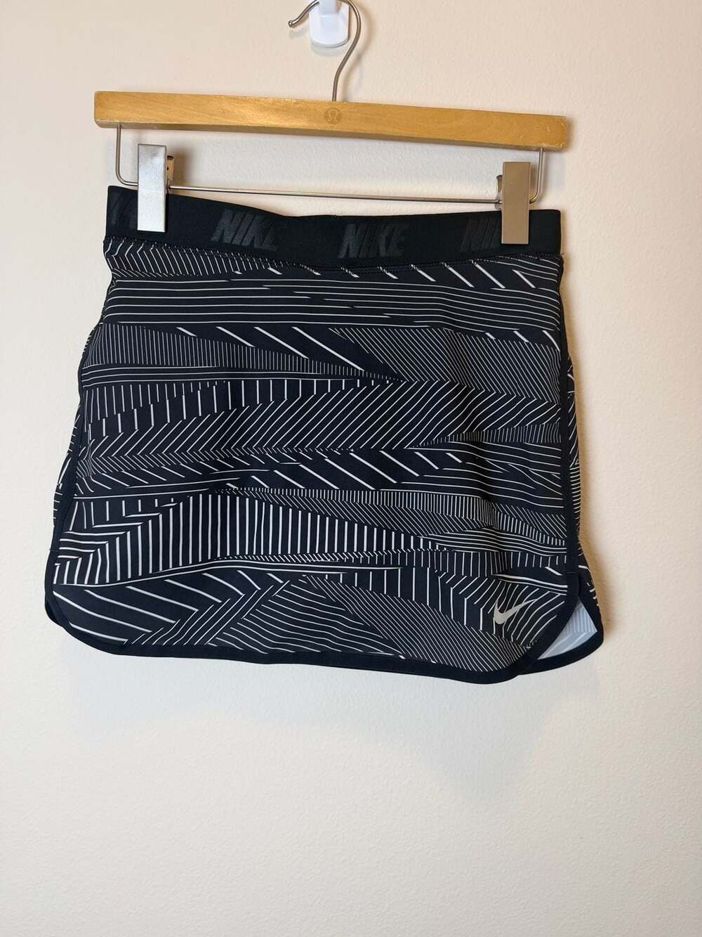Nike Golf Dri-Fit Black and White Striped Pattern Athletic Skort Size XS
